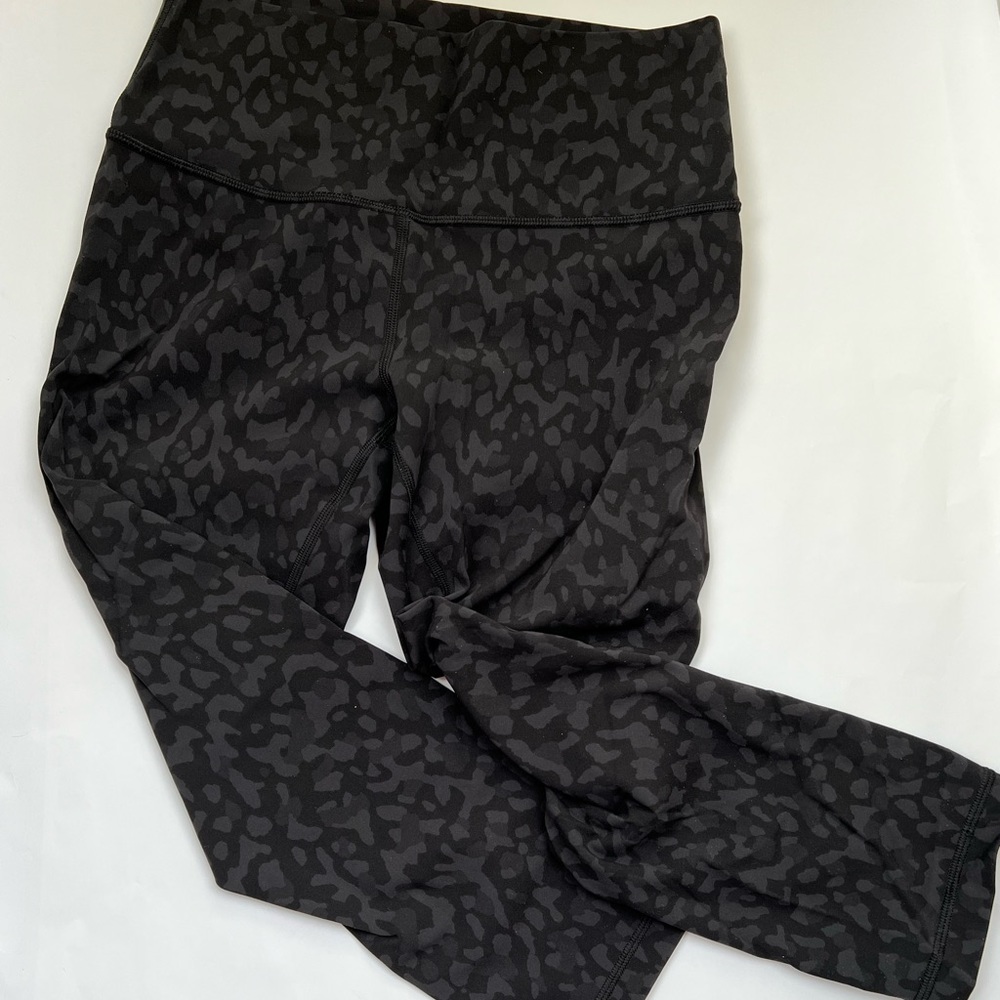 Lululemon wunder under size 8 crops